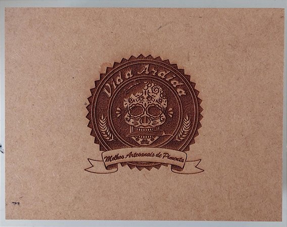 Caixa de presente em MDF com logo VIDA ARDIDA