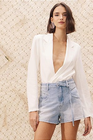 Blazer Feminino Reto Off White Fórum – Alfaiataria Confortável