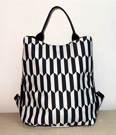 Mochila estilosa estampada com vários ziperes