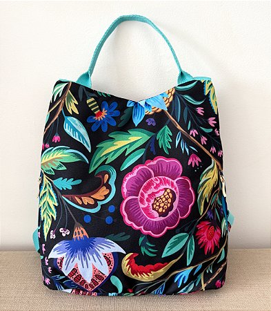 Mochila estilosa estampada com vários ziperes