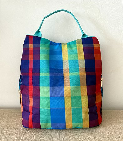 Mochila estilosa estampada com vários ziperes