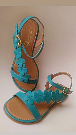 Sandalia couro legitimo florzinhas