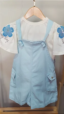 Jardineira + blusa bordada com brilho azul