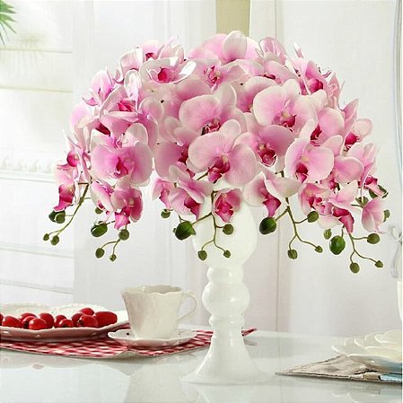 Lindo arranjo artificial de orquídeas
