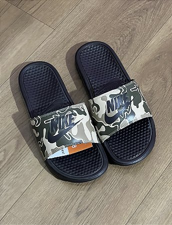 Chinelo Nike Benassi Camo