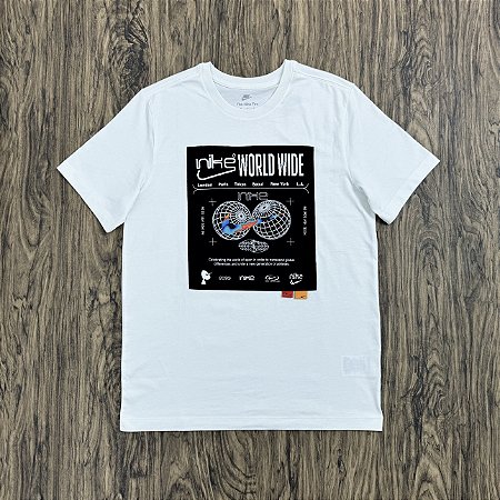 Camiseta Nike Worldwide Branca