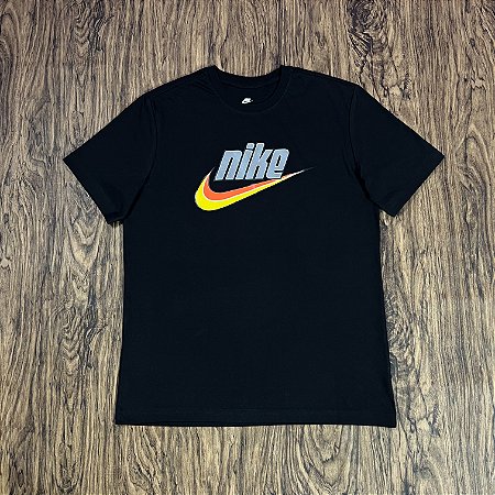 Camiseta Nike Sportswear Swoosh Preta