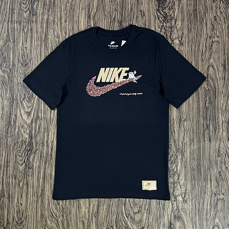 Camiseta Nike Sportswear Coffee Preta