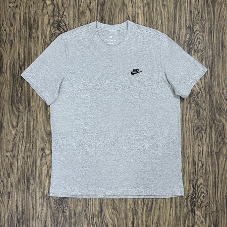 Camiseta Nike Sportswear Club Cinza