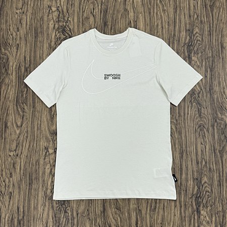 Camiseta Nike Swoosh by Nike Gelo