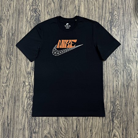 Camiseta Nike Sportswear Preta