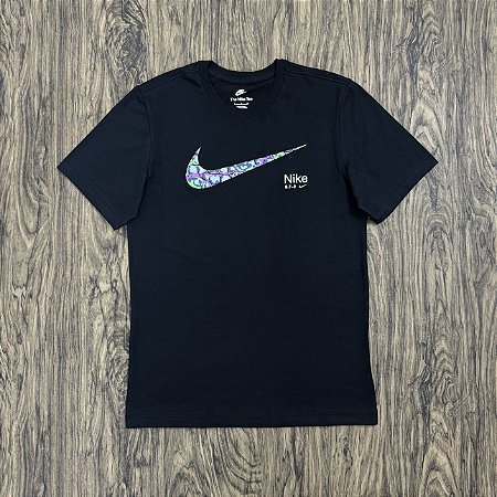 Camiseta Nike Swoosh Print Preta