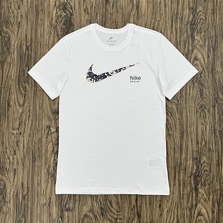 Camiseta Nike Swoosh Print Branca