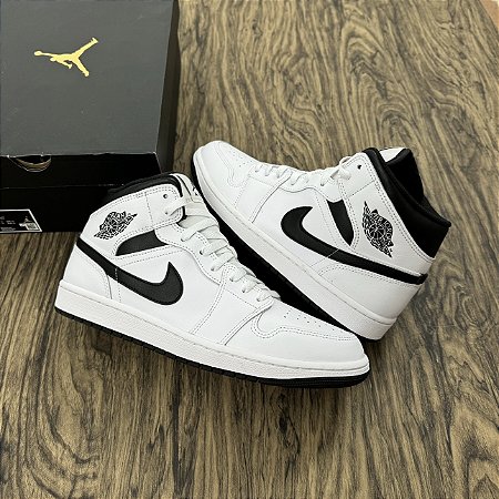 Tênis Nike Air Jordan 1 Mid Reverse Panda