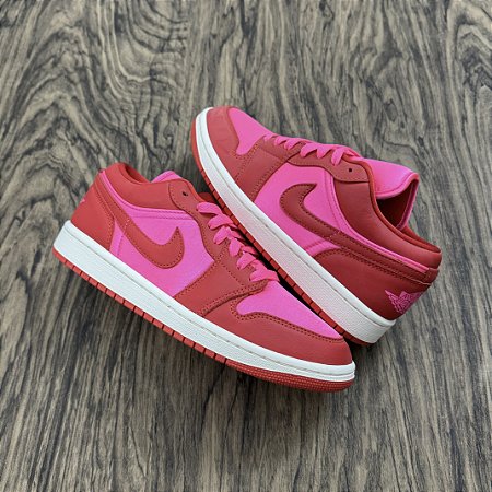 Tênis Nike Air Jordan 1 Low Pink Blast
