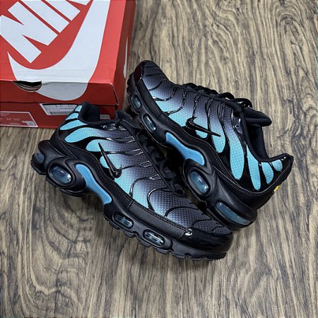 Tênis Nike Air Max Plus Black Aurora Green