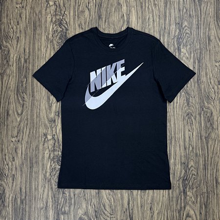 Camiseta Nike Graphic Preta