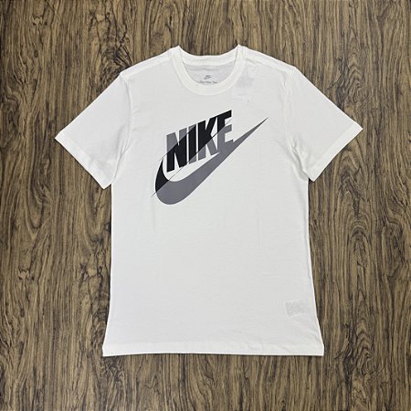 Camiseta Nike Graphic Branca