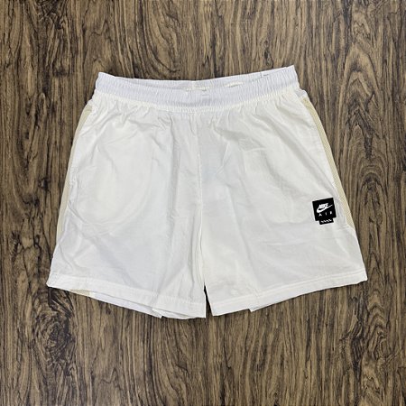 Short Nike Air Branco com Creme