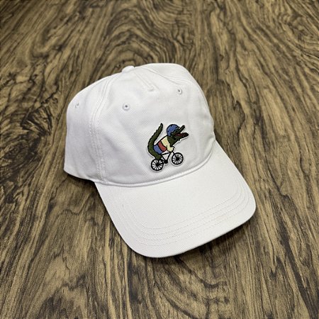 Boné Lacoste x Netflix Sex Education Branco