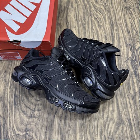 Tênis Nike Air Max Plus Triple Black