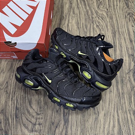 Tênis Nike Air Max PLus "Black Green"