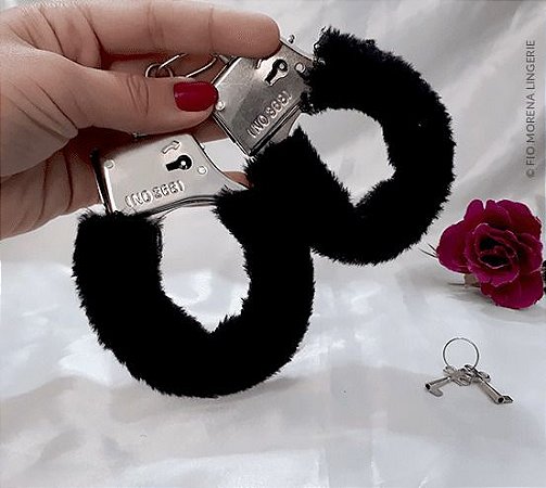 Algema de Metal com Pelúcia – Prazer e Dominação