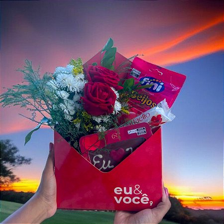 BOX CARTA DE AMOR EU E VOCÊ CHOCOLATE CACAU SHOW E FLORES