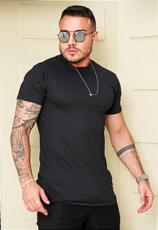 Camiseta Gola Média Preta