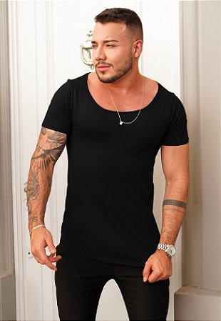 Camiseta Gola Canoa Preta