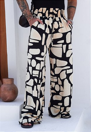 Calça Pantalona Assimétrica