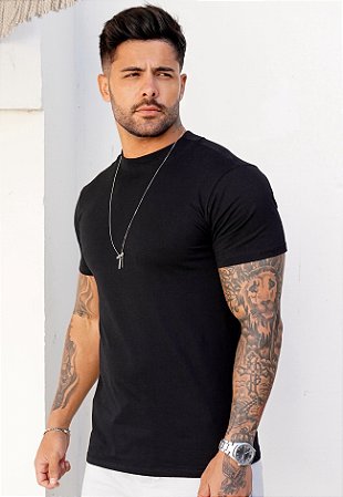 Camiseta Gola Média Preta