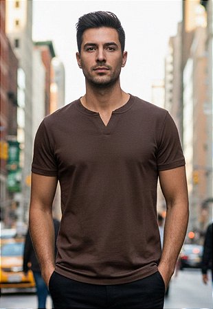 Camiseta Texturizada Gola V Marrom