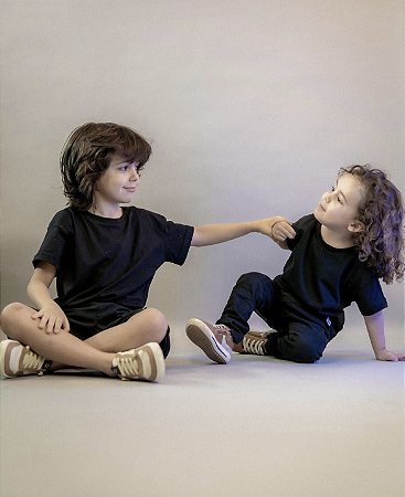 T-shirt Unissex Manga Curta 100% Algodão Oversized -  Preta