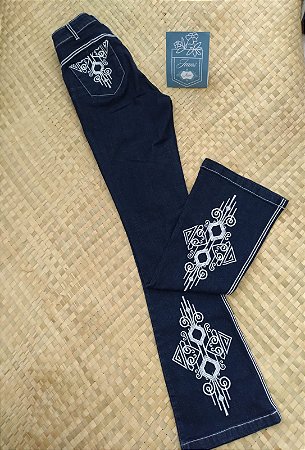 Calça flare jeans bordada