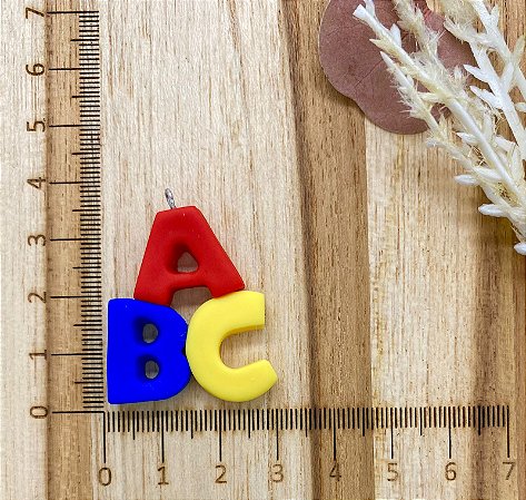 PINGENTE ABC-VERMELHO,AZUL E AMARELO