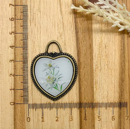 PINGENTE RESINADO EDELWEISS DUPLO OURO VELHO CORAÇÃO