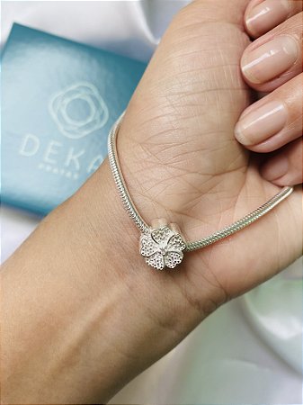 Berloque Flor Com Micro Zirconia