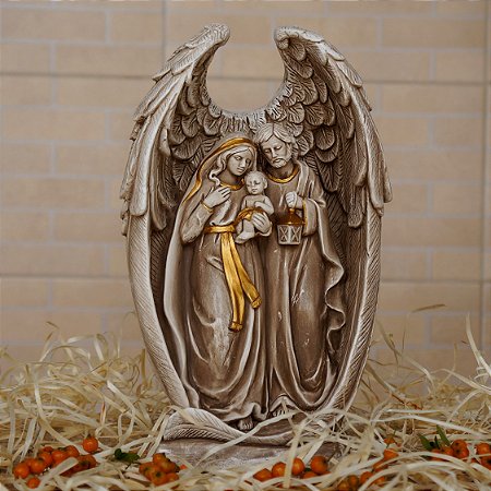 Sagrada Família envolta em asas - 32 cm - Estilo Escultura em Pedra - Verniz resistente