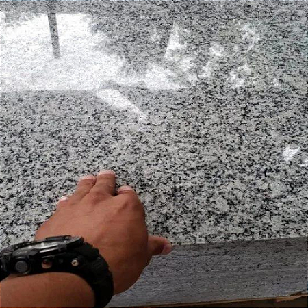 Piso De Granito Cinza Corumbá Comercial  57X57cm m²