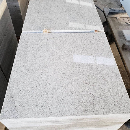 Piso de Granito Branco Itaunas Polido 90x90cm - M²