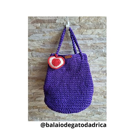 Bolsa de crochê na cor roxa  - fio Náutico - fundo redondo