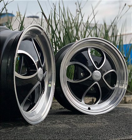 RODA RDW 4 PRETA DIAMANTADA ARO 15x5,5 FURAÇÃO 4X130