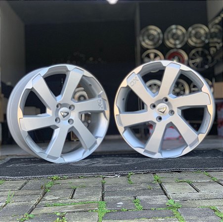 RODAS ESTOCOLMO ARO 18 TALA 6 FURAÇÃO 4X100 PRATA