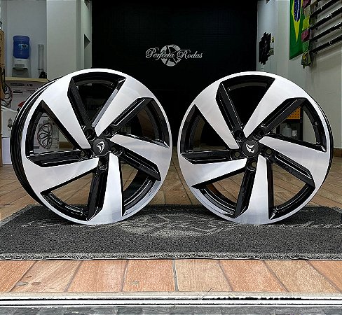RODAS GOLF 1330 ARO 18 FURAÇÃO 5X112 PRETO DIAMANTADO