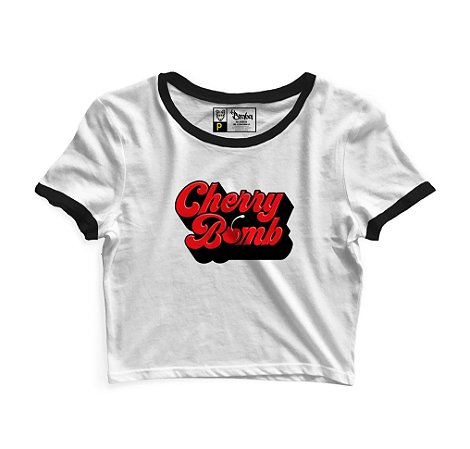 Cropped Blusinha As Braba Cherry Bomb Branco e Viés Preto