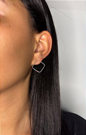 Brinco Quadrado Vazado