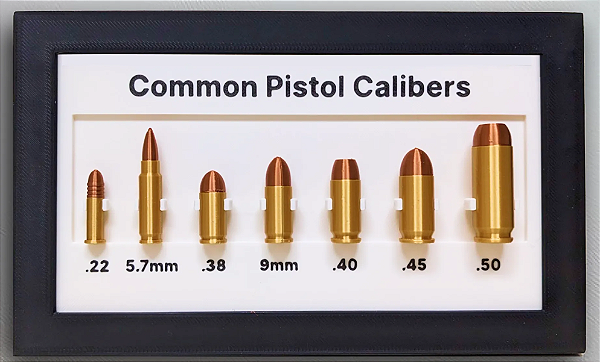Quadro decorativo com 7 munições de pistola