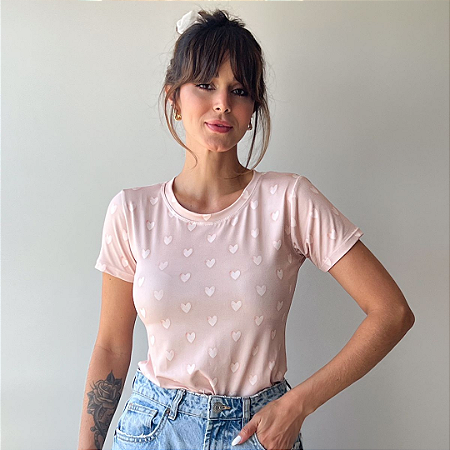 TSHIRT BASIC TL CORAÇÕES ROSE