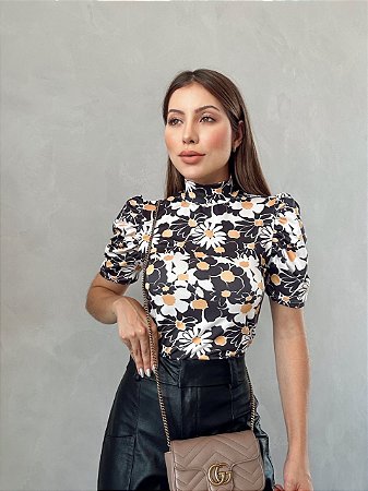 BLUSA PRINCESA GOLA ALTA TL FLORAL AMARELO E PRETO